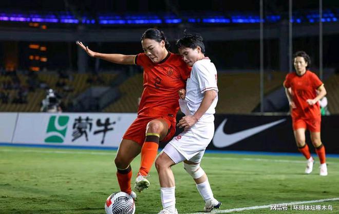 女子足球比赛中，中国队表现出色夺冠