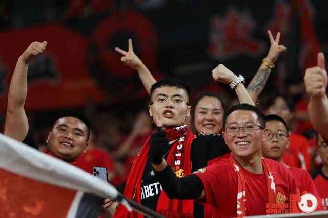 奥尔德姆主场取分，壮大球队实力