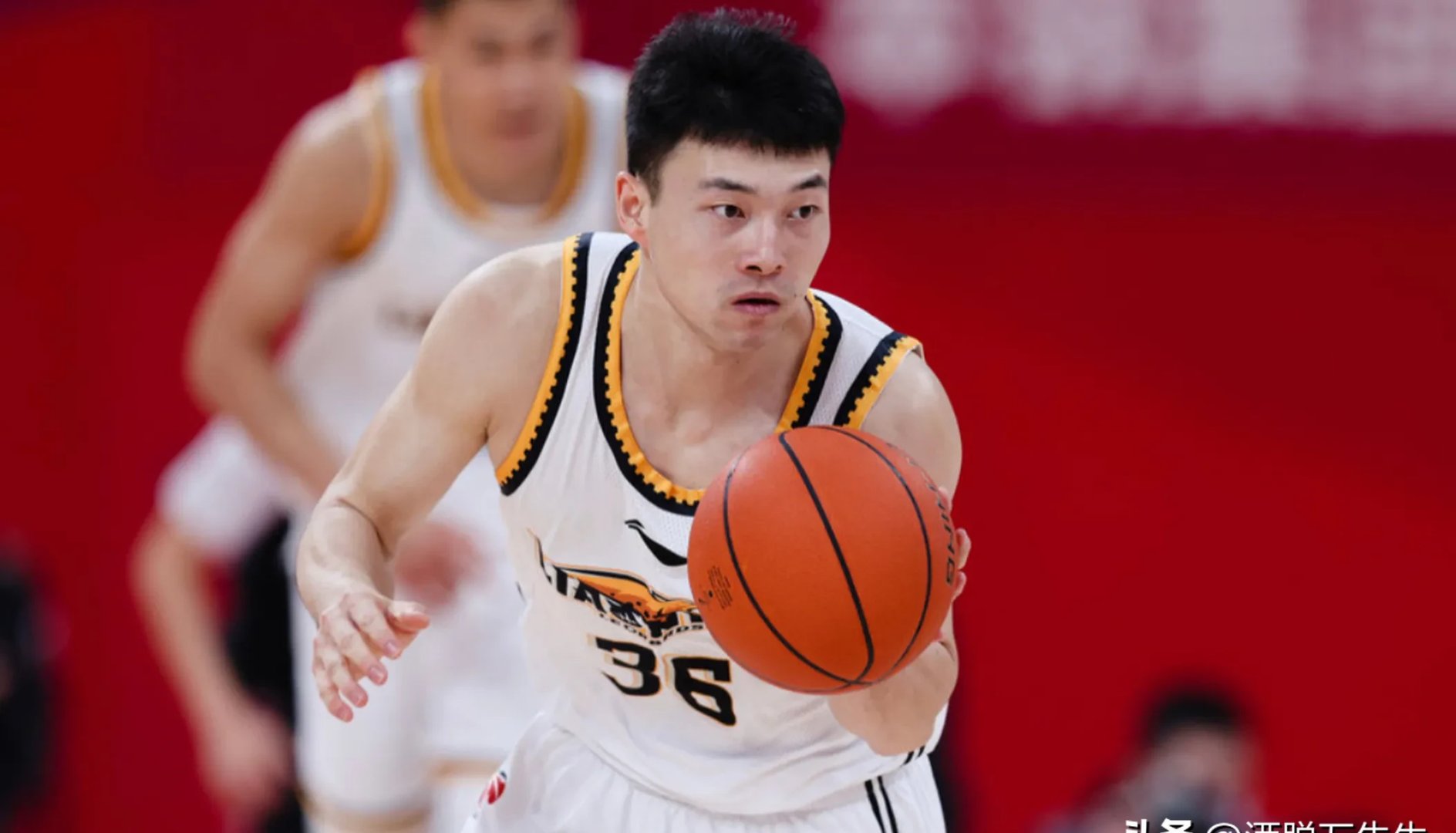 辽宁男篮力挽狂澜，永不言败
