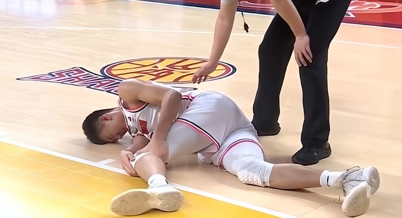 篮球精英赛事连番激烈较量,球员技术不断进步的简单介绍 篮球精英赛事连番激烈较量,球员技术不断进步的简单介绍