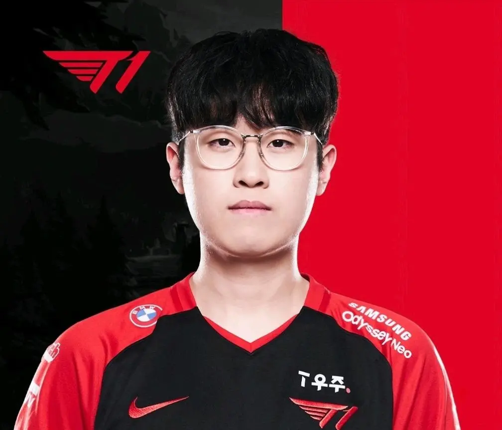 T1力克NS,Xiaohu线上压制力十足激烈交锋全球总决赛,引爆全场热议 T1力克NS,Xiaohu线上压制力十足激烈交锋全球总决赛,引爆全场热议