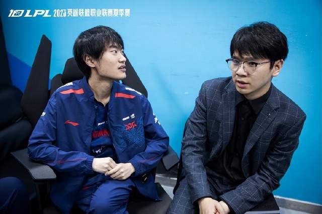 BLG碾压DK,Inspired极限生还后反打宿敌对决全球总决赛,留下经典瞬间的简单介绍 BLG碾压DK,Inspired极限生还后反打宿敌对决全球总决赛,留下经典瞬间的简单介绍