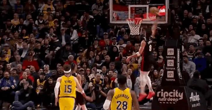 开拓者不敌湖人,遭遇三连败 开拓者不敌湖人,遭遇三连败