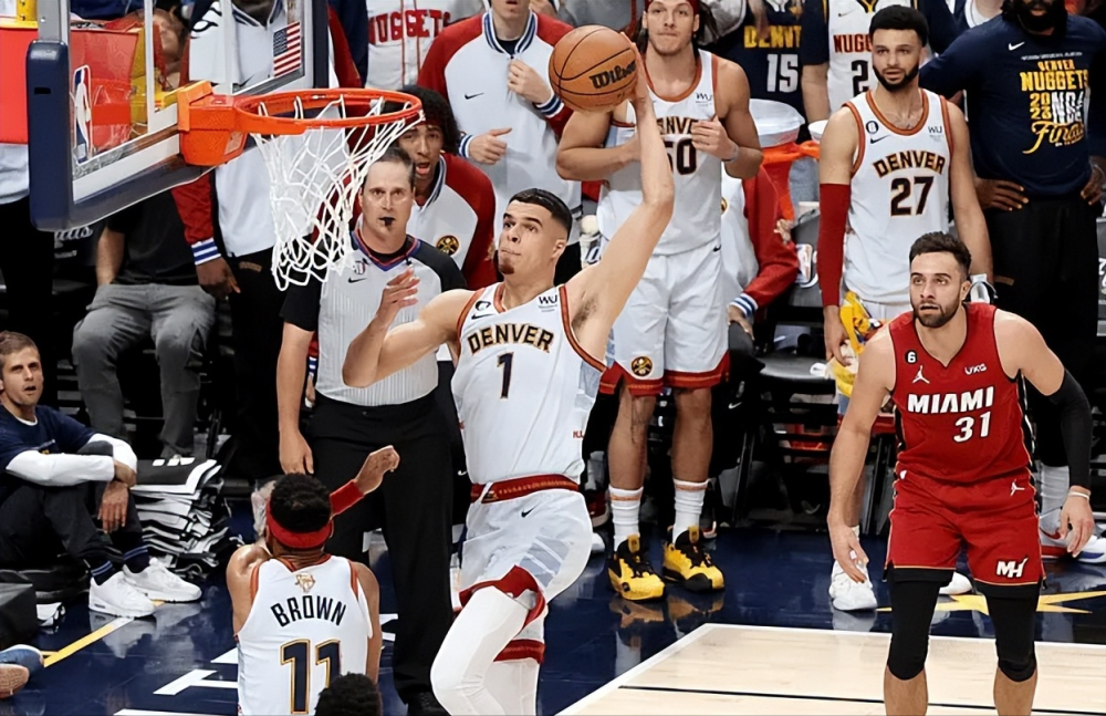 活塞队外线得分占优,战胜魔术队保持季后赛希望 活塞队外线得分占优,战胜魔术队保持季后赛希望