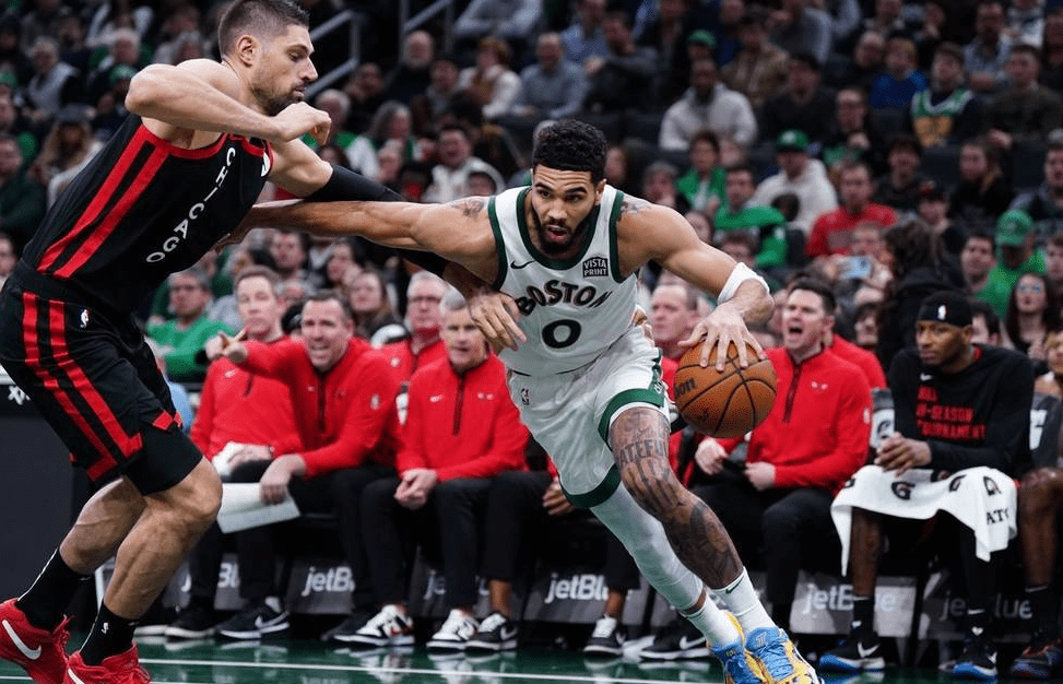 公牛横扫黄蜂,拉文砍下33分 公牛横扫黄蜂,拉文砍下33分