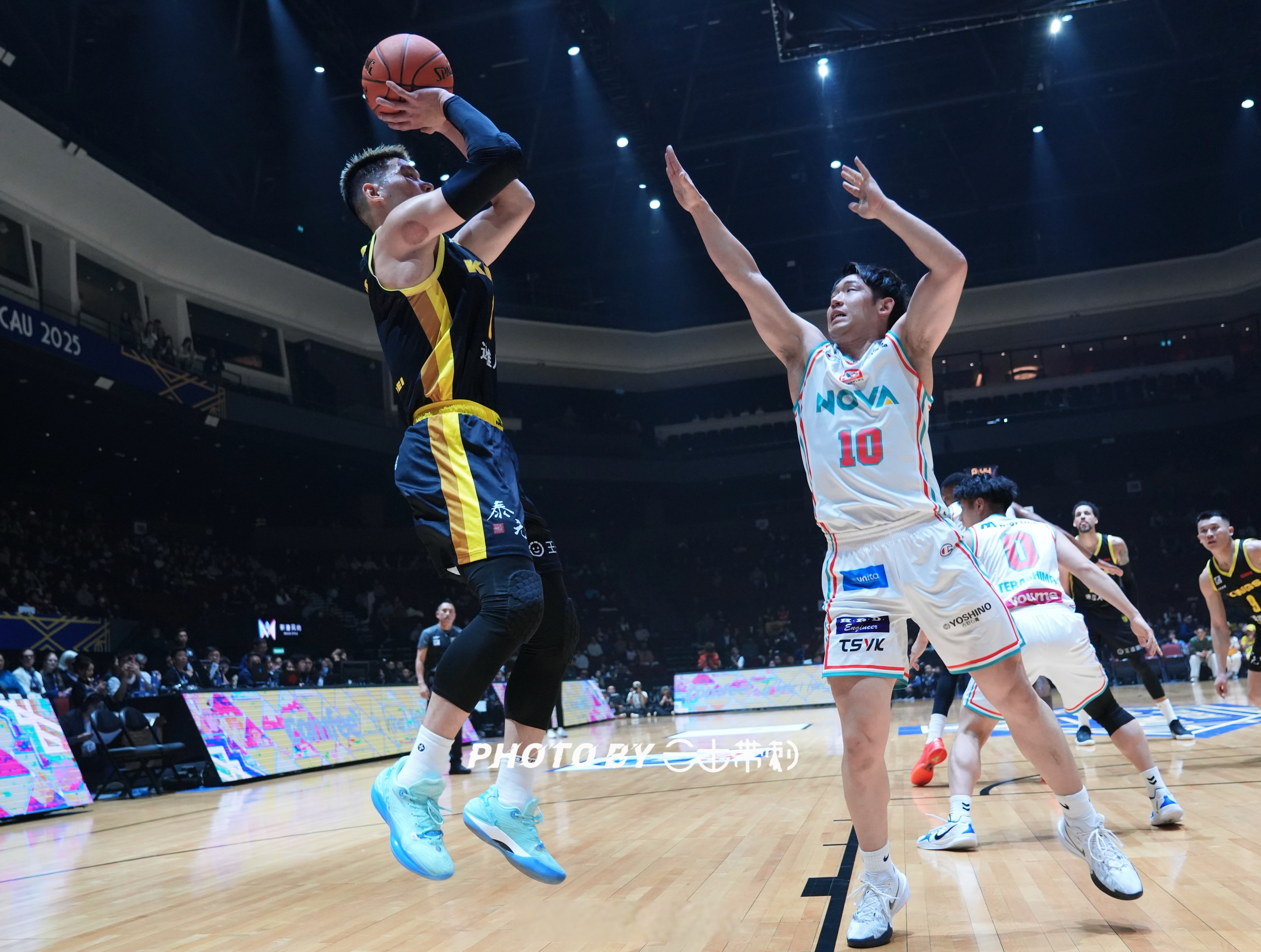 全力以赴!亚洲俱乐部赛场上各路豪强角逐 全力以赴!亚洲俱乐部赛场上各路豪强角逐