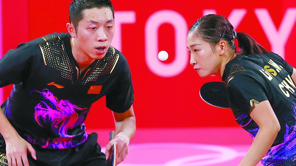 紧张的比赛结束,胜利者笑逐颜开 紧张的比赛结束,胜利者笑逐颜开