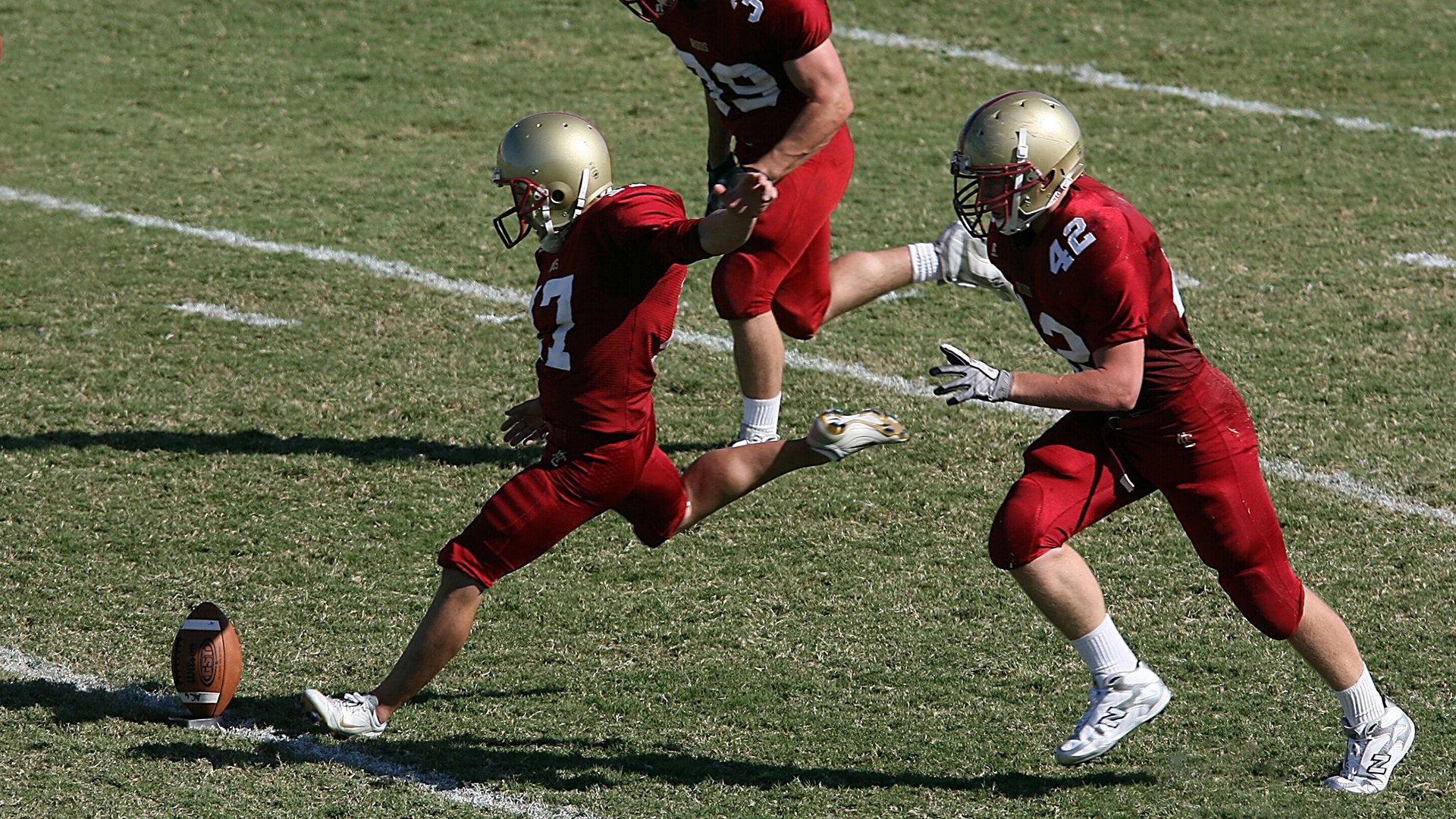 九游娱乐网页-逆袭的号角，从篮球场到绿茵场，绝境绽放的体育之光
